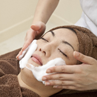 「ヒト幹細胞培養液」フェイシャルエステ施術：Wクレンジング